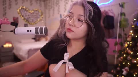 Snapshot of roxysuh chatting on December 21, 2025, 7:59 am roxysuh online show from December 21, 2025, 7:59 am