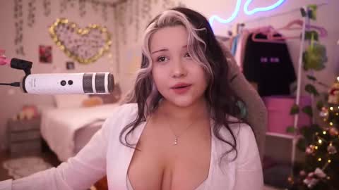 Snapshot of roxysuh chatting on January 9, 2026, 9:01 am roxysuh online show from January 9, 2026, 9:01 am