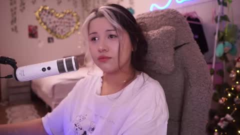 Snapshot of roxysuh chatting on January 12, 2026, 7:35 am roxysuh online show from January 12, 2026, 7:35 am