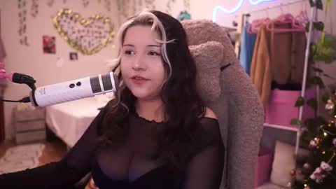 Snapshot of roxysuh chatting on January 19, 2026, 8:29 am roxysuh online show from January 19, 2026, 8:29 am