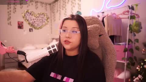 Snapshot of roxysuh chatting on February 5, 2026, 7:24 am roxysuh online show from February 5, 2026, 7:24 am