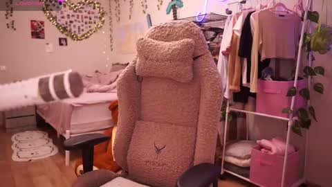 Snapshot of roxysuh chatting on February 11, 2026, 7:02 am roxysuh online show from February 11, 2026, 7:02 am