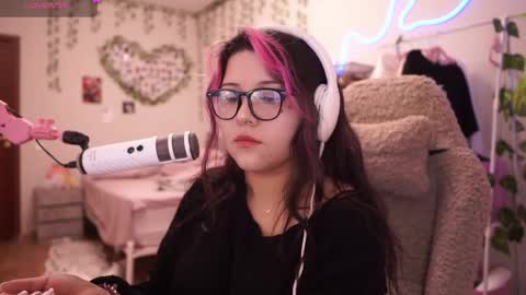 roxysuh online show from April 5, 2026, 7:27 am