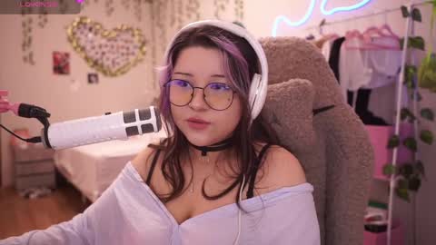 Snapshot of roxysuh chatting on April 24, 2026, 8:28 am roxysuh online show from April 24, 2026, 8:28 am