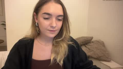 Snapshot of roxysweetdream chatting on June 4, 2026, 12:22 pm Roxy online show from June 4, 2026, 12:22 pm