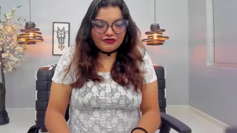 Snapshot of roxyvixen_ chatting on November 2, 2025, 3:31 am Roxy Vixen  online show from November 2, 2025, 3:31 am