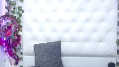 Bruna Royale  online show from April 8, 2026, 3:23 pm