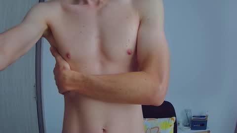 Snapshot of royyourtoy chatting on January 13, 2026, 2:44 pm Roy online show from January 13, 2026, 2:44 pm