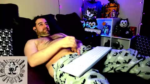 Snapshot of rubenator69 chatting on November 23, 2025, 3:23 pm Ruben online show from November 23, 2025, 3:23 pm