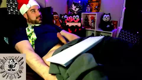 Snapshot of rubenator69 chatting on December 5, 2025, 6:44 am Ruben online show from December 5, 2025, 6:44 am