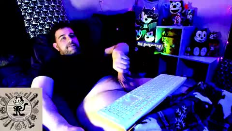 Snapshot of rubenator69 chatting on February 13, 2026, 5:25 am Ruben online show from February 13, 2026, 5:25 am