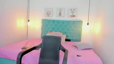 Snapshot of rubiroose chatting on December 14, 2024, 11:01 pm Rubii online show from December 14, 2024, 11:01 pm