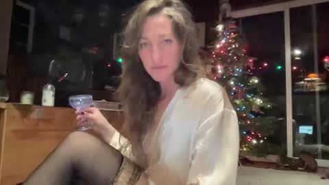 rubywavesback online show from November 28, 2025, 6:27 am