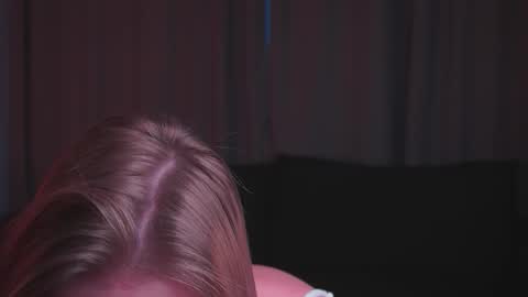 Mila online show from November 27, 2025, 4:14 am