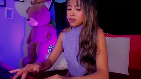 rue_zue online show from November 25, 2025, 1:33 pm