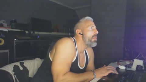 Snapshot of ruffi77 chatting on January 6, 2025, 3:20 am Chico que rico Caliente online show from January 6, 2025, 3:20 am