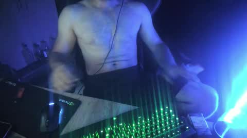 Snapshot of rumblebumbles chatting on December 19, 2025, 6:59 pm RumbleBumbles online show from December 19, 2025, 6:59 pm