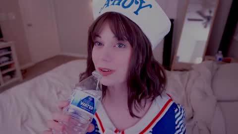 Snapshot of runesy chatting on November 29, 2025, 4:15 am Lady online show from November 29, 2025, 4:15 am