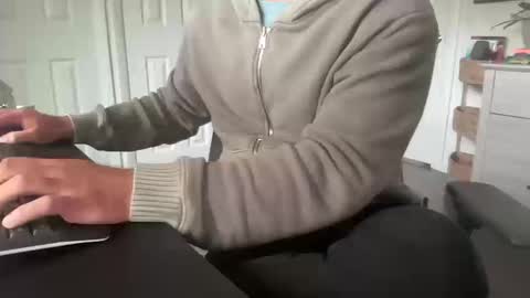 Snapshot of rungriff2323 chatting on October 15, 2025, 3:23 pm rungriff2323 online show from October 15, 2025, 3:23 pm