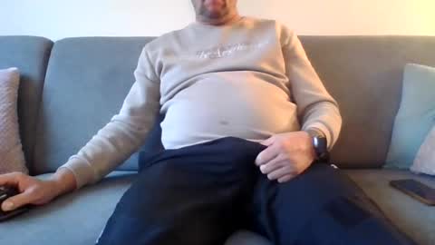 Snapshot of runner_1978 chatting on December 1, 2025, 8:30 am runner_1978 online show from December 1, 2025, 8:30 am