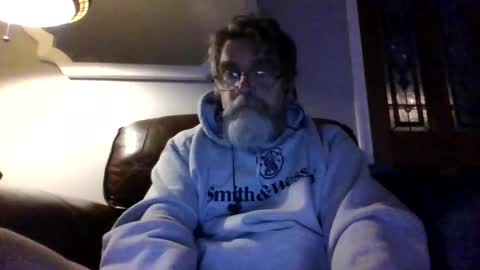 Snapshot of runningaround60 chatting on December 19, 2025, 3:35 am runningaround60 online show from December 19, 2025, 3:35 am