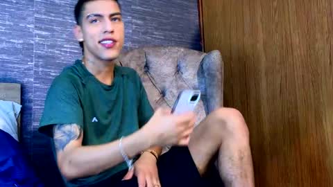 Snapshot of russell_adams_ chatting on February 5, 2025, 12:31 am R U S S E L L online show from February 5, 2025, 12:31 am