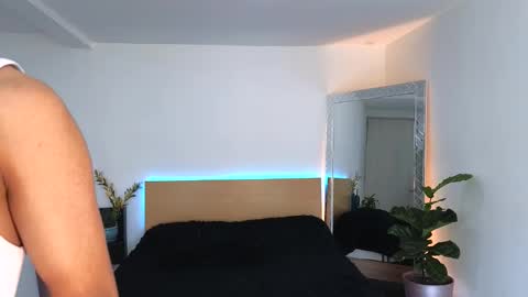 Snapshot of russell_adams_ chatting on September 15, 2025, 7:36 pm R U S S E L L online show from September 15, 2025, 7:36 pm