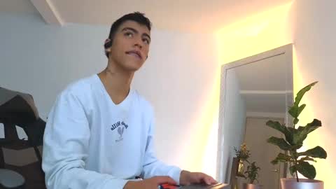 Snapshot of russell_adams_ chatting on September 30, 2025, 11:26 am R U S S E L L online show from September 30, 2025, 11:26 am