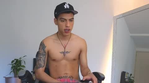 Snapshot of russell_adams_ chatting on October 7, 2025, 11:18 am R U S S E L L online show from October 7, 2025, 11:18 am