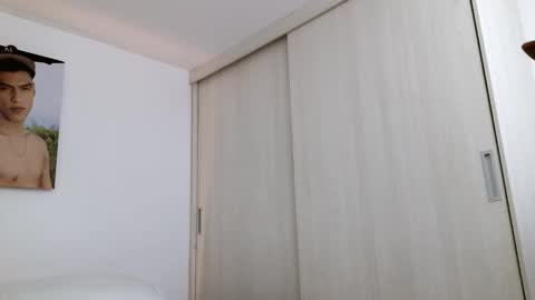 Snapshot of russell_adams_ chatting on November 5, 2025, 11:54 am R U S S E L L online show from November 5, 2025, 11:54 am