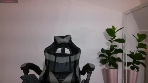 Snapshot of russell_adams_ chatting on November 14, 2025, 9:52 am R U S S E L L online show from November 14, 2025, 9:52 am