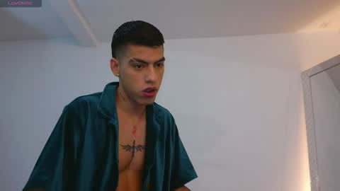 Snapshot of russell_adams_ chatting on November 16, 2025, 7:25 am R U S S E L L online show from November 16, 2025, 7:25 am