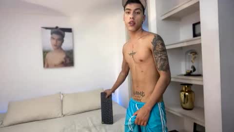 Snapshot of russell_adams_ chatting on November 23, 2025, 11:26 pm R U S S E L L online show from November 23, 2025, 11:26 pm