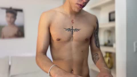 Snapshot of russell_adams_ chatting on November 26, 2025, 11:50 pm R U S S E L L online show from November 26, 2025, 11:50 pm