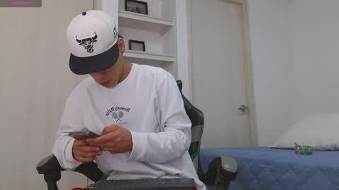 Snapshot of russell_adams_ chatting on December 17, 2025, 10:10 am R U S S E L L online show from December 17, 2025, 10:10 am