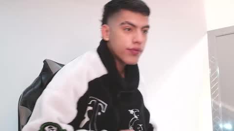 Snapshot of russell_adams_ chatting on January 15, 2026, 11:59 am R U S S E L L online show from January 15, 2026, 11:59 am