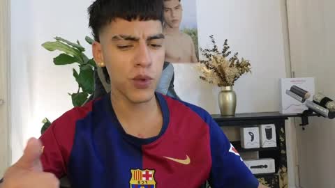  R U S S E L L  online show from April 9, 2026, 6:19 am