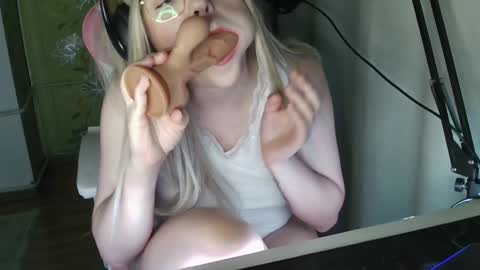 Snapshot of ruthsimp chatting on January 28, 2025, 6:17 pm Tanyushka online show from January 28, 2025, 6:17 pm