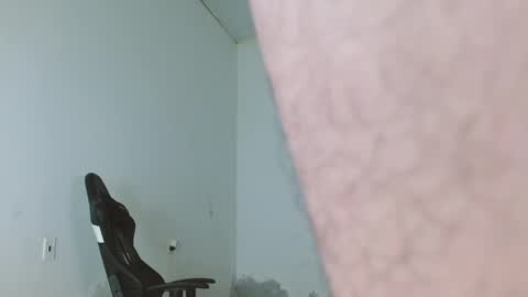 Snapshot of ryan_warren18 chatting on January 5, 2025, 2:06 am RYAN online show from January 5, 2025, 2:06 am