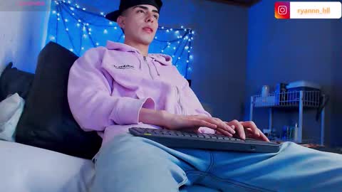 Snapshot of ryannhill_ chatting on January 6, 2026, 4:05 am Ryannhill online show from January 6, 2026, 4:05 am