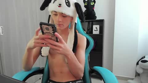 Snapshot of ryo_bleu chatting on July 16, 2026, 4:35 pm RYO BLEU online show from July 16, 2026, 4:35 pm