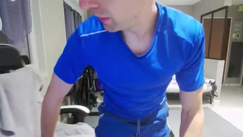 Snapshot of ryukukamifr chatting on November 17, 2025, 7:14 am Ryuk FR online show from November 17, 2025, 7:14 am