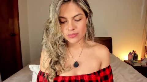 Snapshot of s_u_n_r_i_s_e_e chatting on November 24, 2025, 3:06 am Leslie Beltrn online show from November 24, 2025, 3:06 am