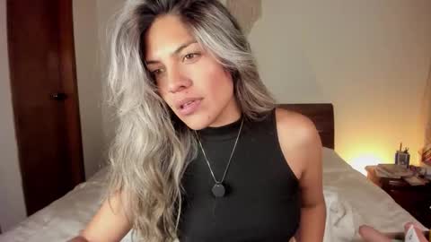 Snapshot of s_u_n_r_i_s_e_e chatting on December 19, 2025, 5:14 am Leslie Beltrn online show from December 19, 2025, 5:14 am