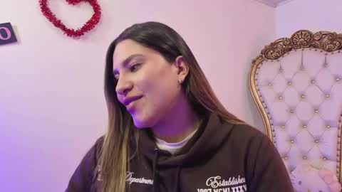 saaya_tay online show from November 6, 2025, 3:07 am