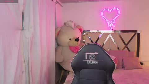Snapshot of saaya_tay chatting on May 18, 2026, 3:24 am saaya_tay online show from May 18, 2026, 3:24 am