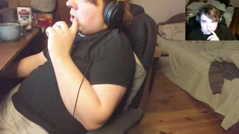 Snapshot of saboda chatting on December 15, 2025, 12:37 am 1141323 my Lord Mister Max moms treasure online show from December 15, 2025, 12:37 am