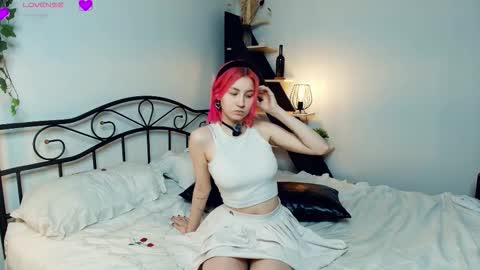 Snapshot of sabr1naa chatting on December 16, 2025, 7:13 am Sabrina online show from December 16, 2025, 7:13 am