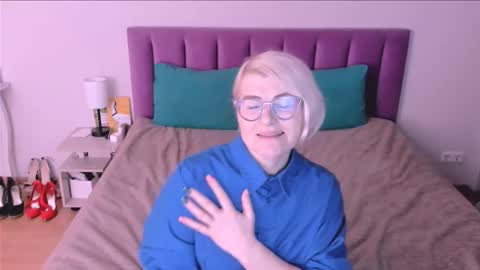 Sabrina MacMarren online show from October 24, 2025, 8:49 pm