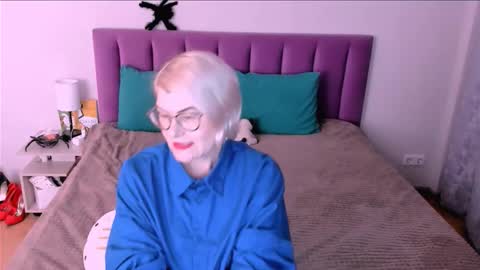 Sabrina MacMarren online show from October 28, 2025, 2:31 pm